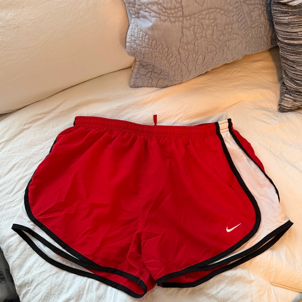 Nike Tempo Women’s Dri-FIT shorts
